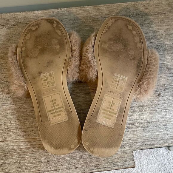 Dolce Vita Furry Sandals - Picture 4 of 6